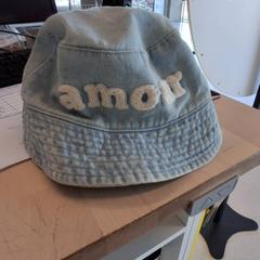 Sombrero Jeans, ha sido reportado por IKEA Rouen Tourville-La-Rivière con iLost