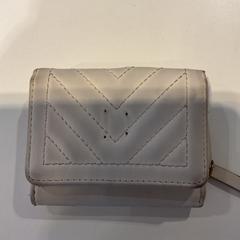 Pénztárca, amint azt Gemeente Amsterdam - Bureau Gevonden Voorwerpen az iLost segítségével jelentette.