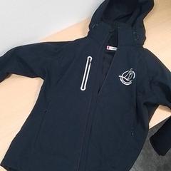 Chaqueta Donkerblauw, segundo informou Qbuzz Fryslân usando iLost