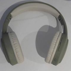 Earphones, as reported by Relais Azalys using iLost