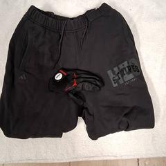 Joggers, segons ha informat Grand Hotel Amrâth Amsterdam mitjançant iLost