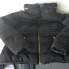 Ruházat - Jas, amint azt Regio Limburg - Leuven az iLost segítségével jelentette.