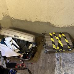 Two suitcases (Samsonite grey/ silver), como reportado ao iLost