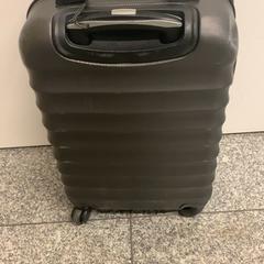 Walizka zwart, zgłoszono przez Eindhoven Airport przy użyciu iLost