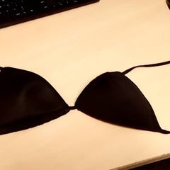 Sutiã Black, como reportado por Mövenpick Hotel Amsterdam City Centre utilizando o iLost