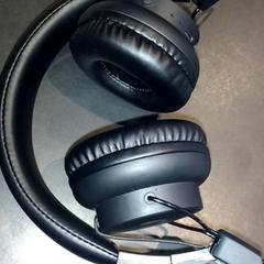 Sluchátka, jak nahlášeno TivoliVredenburg pomocí iLost