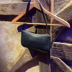 Taška Black Ahern, ako bolo nahlásené Club Nyx/Exit Café pomocou iLost