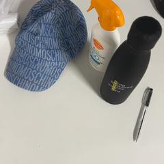 كاسكيت, غسول الجسم & زجاجة ماء، كما تم الإبلاغ عنه بواسطة Silver Sands Beach عبر iLost