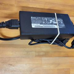 Laptop oplader, zgłoszono przez Bolognalaan 101 przy użyciu iLost