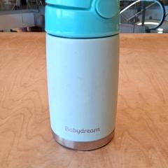 Gourde enfant, zoals gemeld door IKEA Lyon Grand Parilly met iLost