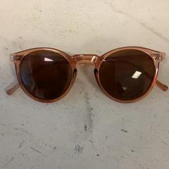 サングラス Bruin がiLostで Artis によって報告されました