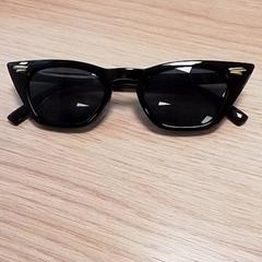 Slnečné okuliare, ako bolo nahlásené Qbuzz Fryslân pomocou iLost