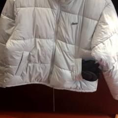 재킷 met handschoenen, iLost를 사용하여 TivoliVredenburg에 보고됨