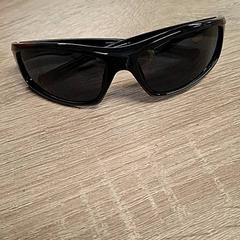 Ulleres de sol Zwart, plastic, segons ha informat EBS Spijkenisse mitjançant iLost