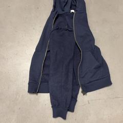 Casaco, como reportado por IKEA Mons utilizando o iLost