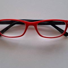 النظارات، كما تم الإبلاغ عنه بواسطة TheaterHangaar عبر iLost