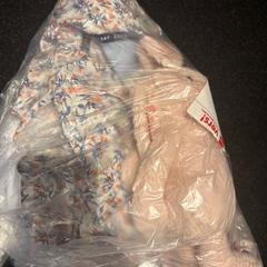 ブラウス & ぬいぐるみ がiLostで Hotel Van der Valk Harderwijk op de Veluwe によって報告されました