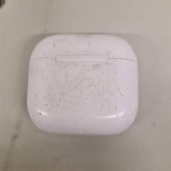 Airpods fodral, rapporterat av Transdev Gooi en Vechtstreek med iLost