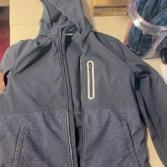 재킷 donker blauw, iLost를 사용하여 Pathé Schiedam에 보고됨