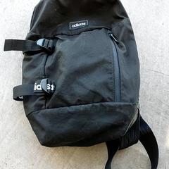 バックパック -Adidas がiLostで Centraal magazijn によって報告されました