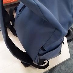 バッグ Blauw がiLostで Qbuzz Fryslân によって報告されました