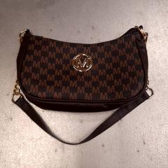 Saco Brun, como reportado por IKEA Linköping utilizando o iLost