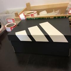 صندوق الأحذية، كما تم الإبلاغ عنه بواسطة Qbuzz U-OV عبر iLost