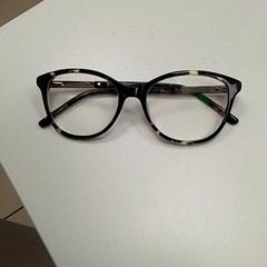 Lentes Noir et beige, segundo informou ilévia usando iLost