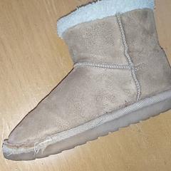 Oblečenie - Schoen, ako bolo nahlásené Regio Antwerpen - Brussel pomocou iLost