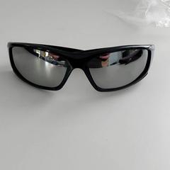 Lunettes - Zonnebril, a été signalé par Centraal magazijn utilisant iLost