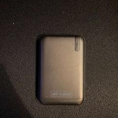 Power bank BLACK, como reportado por Room Mate Bruno utilizando o iLost