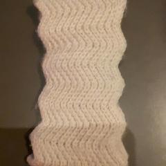 Opaska na włosy White, zgłoszono przez MEININGER Hotel Brussels City Center przy użyciu iLost