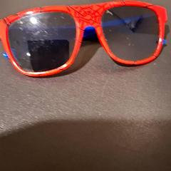 Óculos, como reportado por IKEA Wilrijk utilizando o iLost