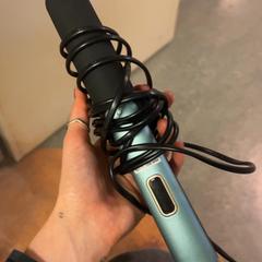 حديد light blue، كما تم الإبلاغ عنه بواسطة KABUL à GoGo / Teatro عبر iLost