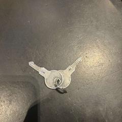 Schlüssel 2 keer klein, gemeldet von Hotel Van der Valk Harderwijk op de Veluwe über iLost