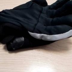 Eskularruak Zwart, gisa salatu by Qbuzz Fryslân iLost erabiliz