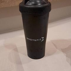 Ampolla, segons ha informat Van der Valk Hotel Schiphol mitjançant iLost