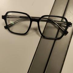 Gafas, ha sido reportado por Vrije Universiteit Amsterdam con iLost