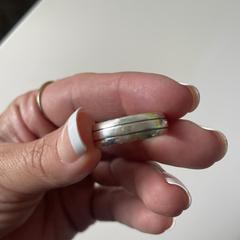 Zilveren ring met naam aan binnenkant, iLost-i jakinarazi zaion moduan