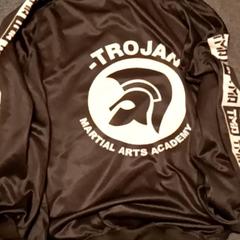 Kurtka Hoddy zwart, zgłoszono przez Mövenpick Hotel Amsterdam City Centre przy użyciu iLost