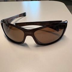 Solglasögon, rapporterat av TheaterHangaar med iLost