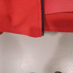 Chaqueta polar rojo, ha sido reportado por RÍO Shopping - Valladolid con iLost