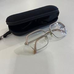 メガネ（サブカテゴリー） Zwarte etui, met bril がiLostで Gemeente Noordwijk によって報告されました