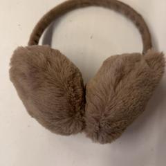 Cache-oreilles, a été signalé par GVB utilisant iLost