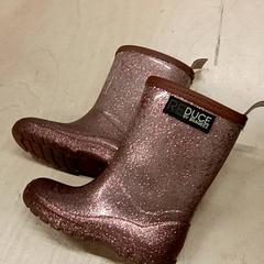 ブーツ Roze glitter がiLostで IKEA Groningen によって報告されました