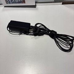 Laptop charger oplader, as reported by Cursus en vergadercentrum Domstad using iLost