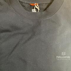 Tshirt zwart, a été signalé par DoubleTree by Hilton Rotterdam Centre utilisant iLost