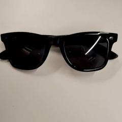 Occhiali da sole, come riportato da IKEA Avignon utilizzando iLost