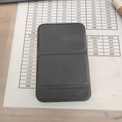 Batterij & Powerbank black, zoals gemeld door MEININGER Hotel Köln West met iLost