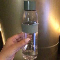 Botella de agua, ha sido reportado por Hotel van der Valk Maastricht con iLost